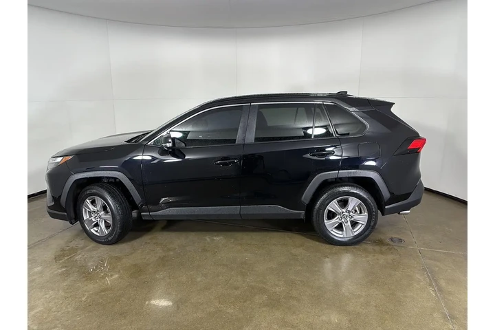 $31223 : Gold Certified 2025 RAV4 XLE image 8