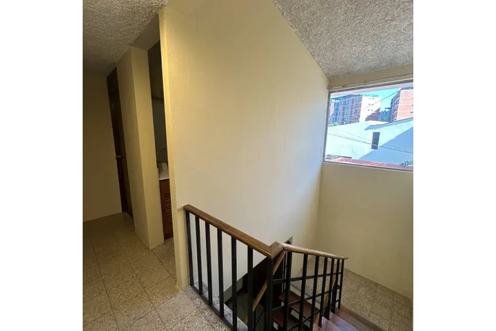 $1000 : Casa en renta zona 11 mariscal image 8