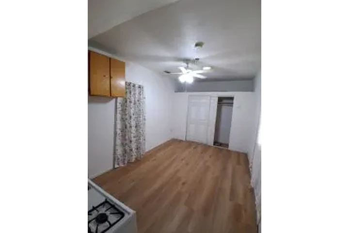 RENTO UNIDAD 📍VAN NUYS image 3