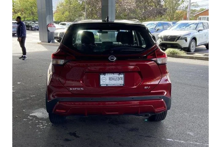 Nissan Kicks 2023 SV 4dr Cro image 6