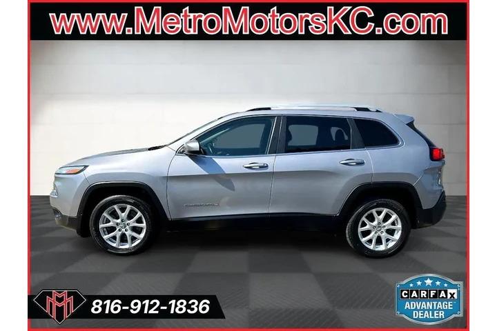 $12989 : 2018 Cherokee Latitude FWD image 2