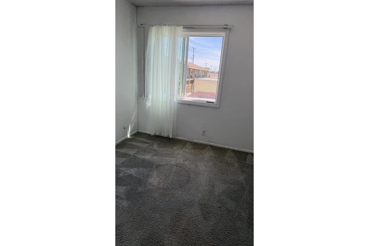 $1200 : Rento cuarto image 2