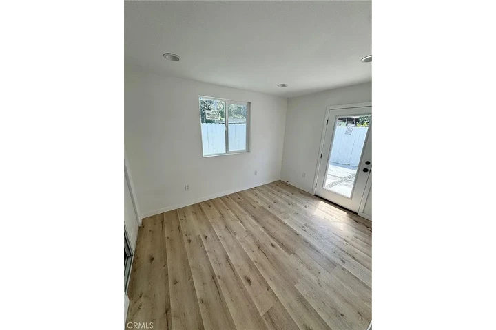 $2850 : Beautiful Home 2B/2B image 3