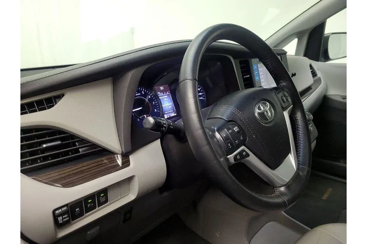 $25998 : Toyota Sienna 2016 AWD XLE 7 image 8