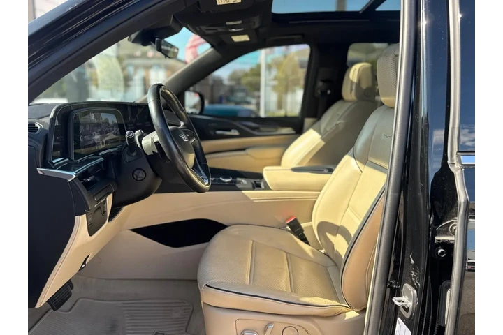 2022 Escalade Premium Luxury image 9