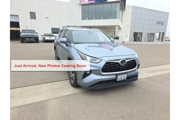 $32800 : Toyota Highlander 2023 L 4dr image 1
