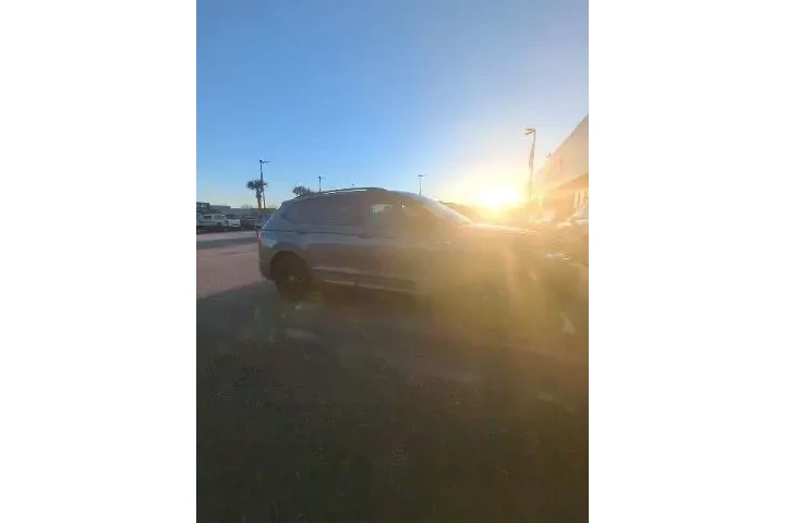 $22829 : Volkswagen Tiguan 2023 SE R- image 2