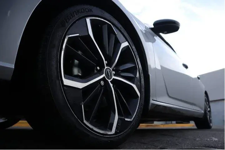 $25109 : Nissan Altima 2023 2.5 SR 4d image 10