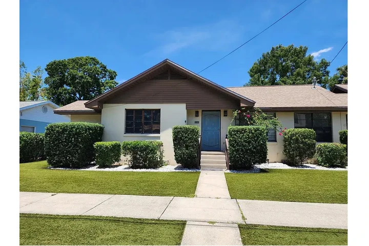 $1000 : spacious Beautiful Garage home image 1