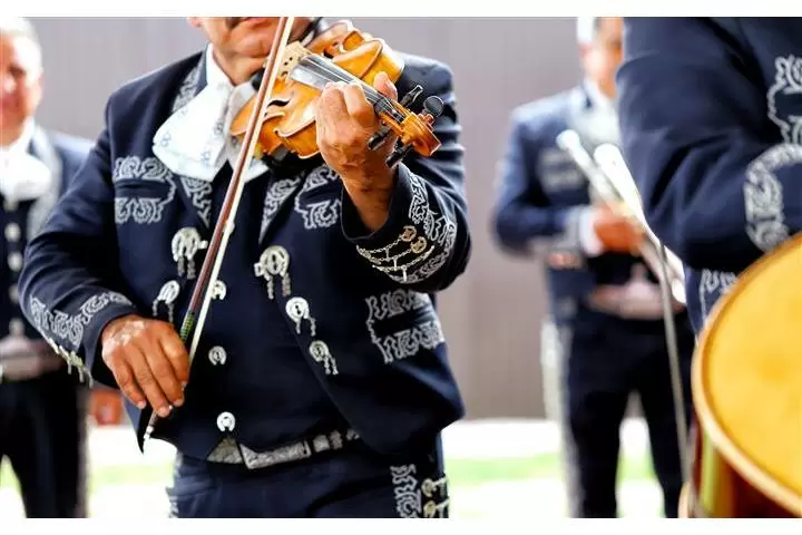 Mariachi Azteca De Oro image 7