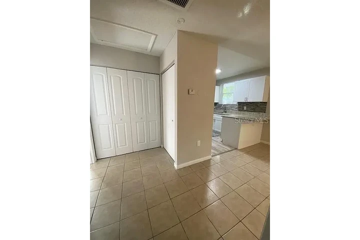 $900 : Fully renovated and furnished image 3