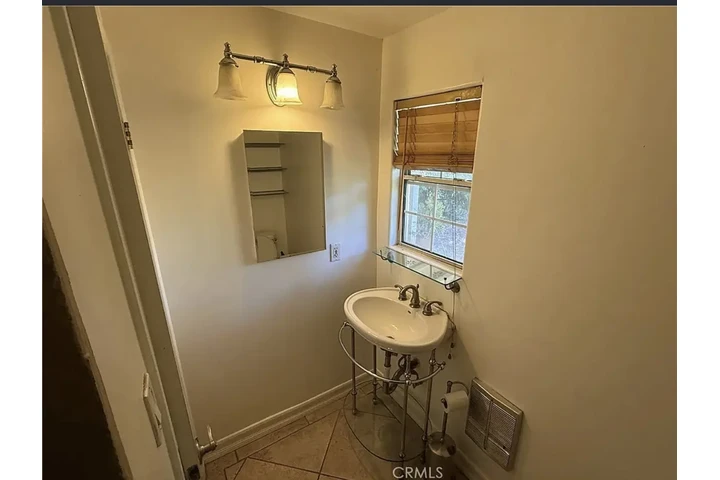 $1000 : Nueva ADU de 1 dormitorio y 1 image 1