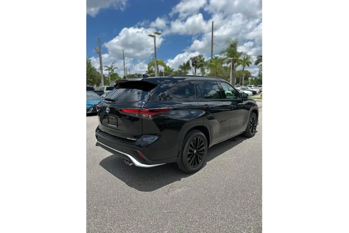 Toyota Highlander XSE image 7