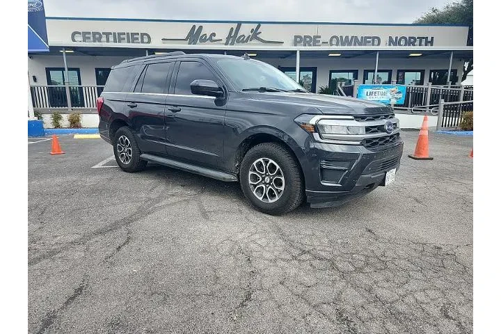 $35799 : Ford Expedition 2022 4x4 XLT image 1