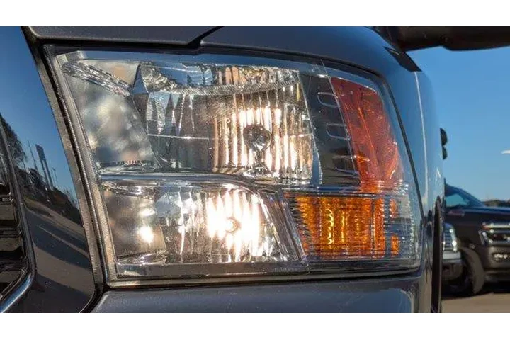 $14800 : Ram 1500 Classic 2020 4x2 Tr image 9