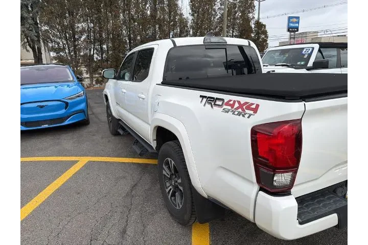 $30896 : Toyota Tacoma 2019 4x4 TRD P image 8