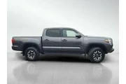 $29960 : Toyota Tacoma 2019 4x4 TRD P thumbnail