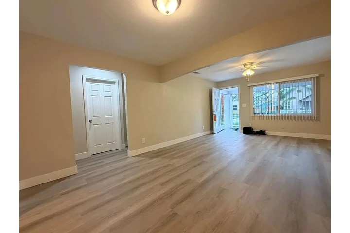 $1000 : charming 2-bedroom home image 3