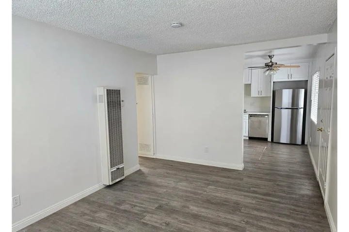 $1500 : 1 bedroom apartment in LA image 5