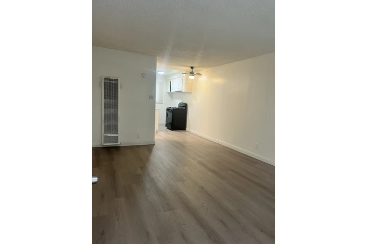 $1525 : Studio  for rent image 2