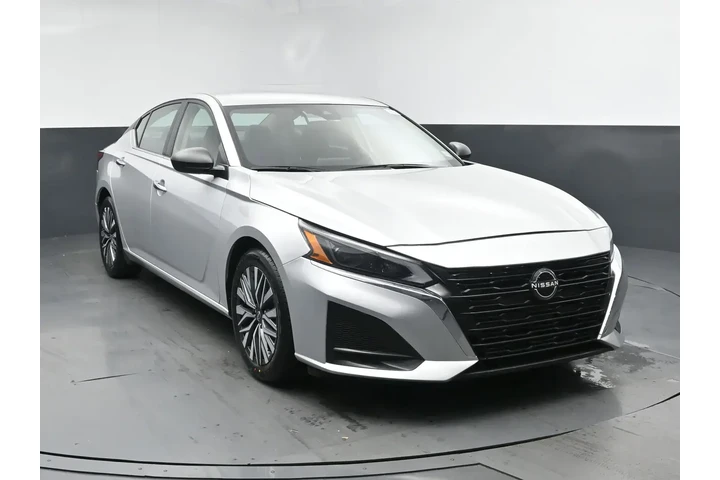 $15252 : Nissan Altima 2024 2.5 SV 4d image 2