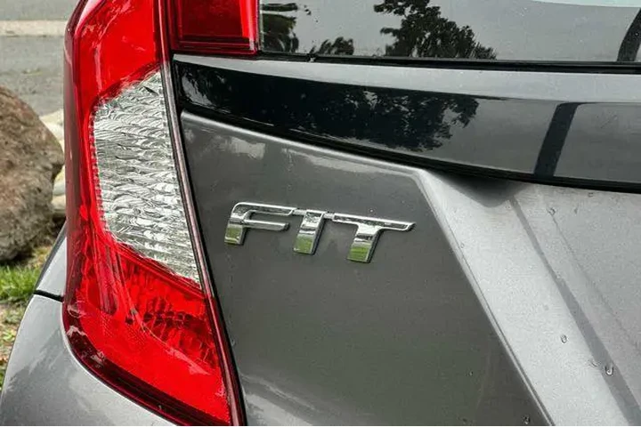 $13898 : Honda Fit 2018 LX 4dr Hatchb image 9