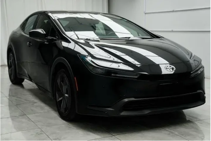 $25900 : Toyota Prius 2024 LE 4dr Hat image 4