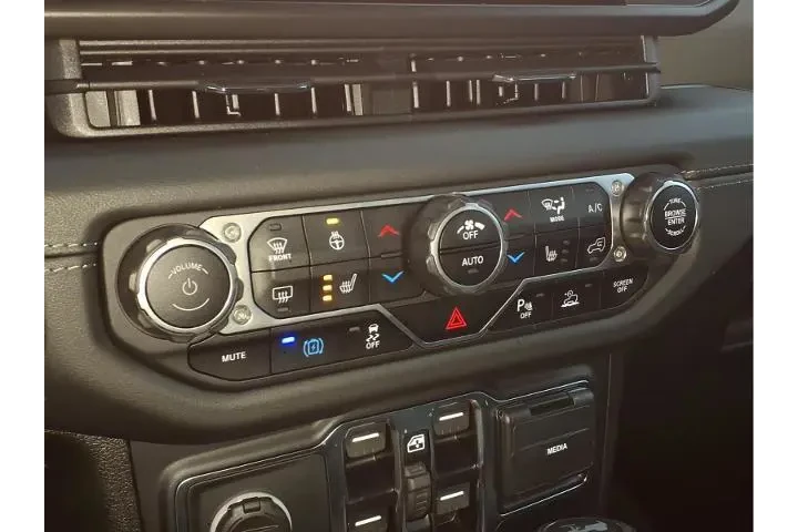 $38994 : Jeep Wrangler 2024 4x4 High image 8