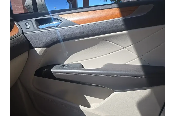 $17998 : Lincoln MKC 2017 Select 4dr image 9
