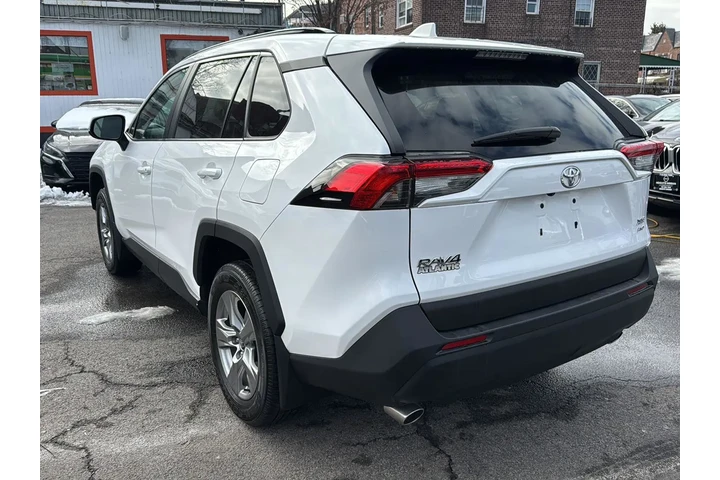 $29490 : Toyota RAV4 2024 AWD XLE 4dr image 6