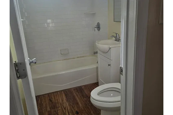 $900 : Freshly painted two bedroom image 2