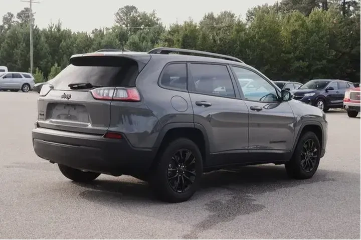 $22403 : Jeep Cherokee 2023 4x4 Altit image 6