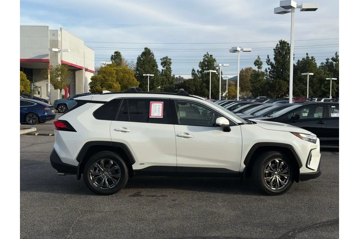 $29870 : Toyota RAV4 Hybrid 2022 AWD image 3