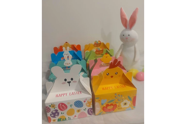 $7 : Easter Treat Box with Peeps image 1