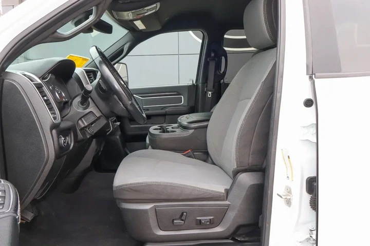 $44988 : 2023 2500 Big Horn 4x4 Crew C image 7