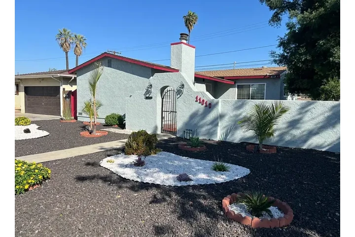 $2100 : HOUSE RENT IN Downey image 1