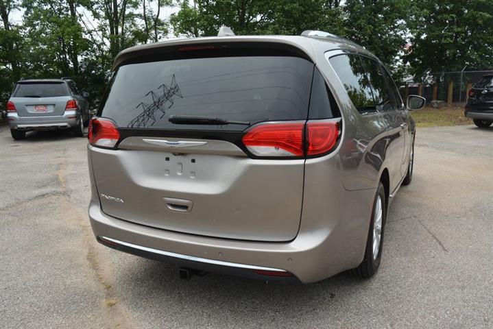 2018 Pacifica Touring L image 7