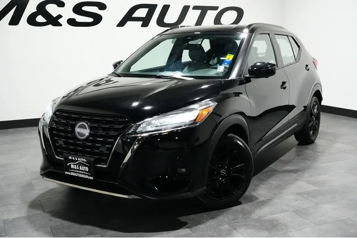 $18738 : 2023 Kicks SR image 2