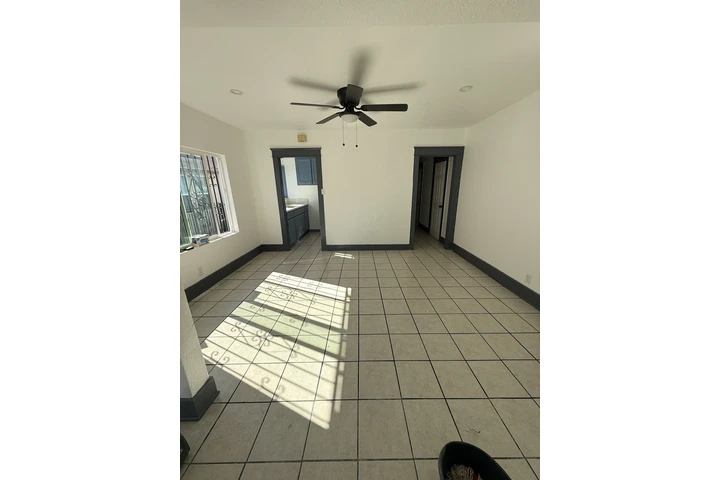 $2500 : Casa con estacionamiento image 2