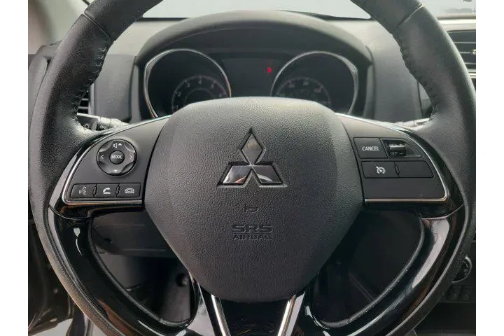 $13717 : Mitsubishi Outlander Sport 2 image 9