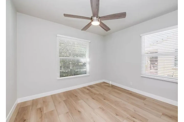 $2425 : 3Bed 2Bath in James M Wood, LA image 6
