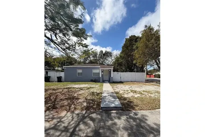 $700 : charmingHOME ..South Miami, FL image 1