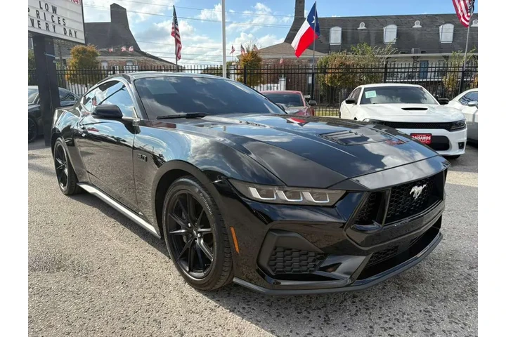 2024 Mustang GT Premium Coupe image 3