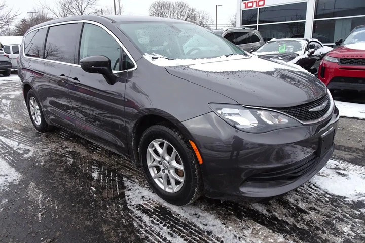 $13995 : 2017 PACIFICA image 5