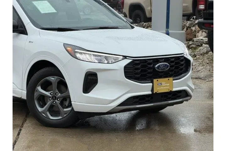 $25443 : Ford Escape 2023 ST-Line 4dr image 2