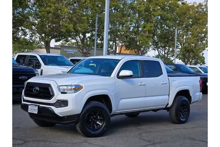 $29900 : Toyota Tacoma 2021 4x2 SR 4d image 2