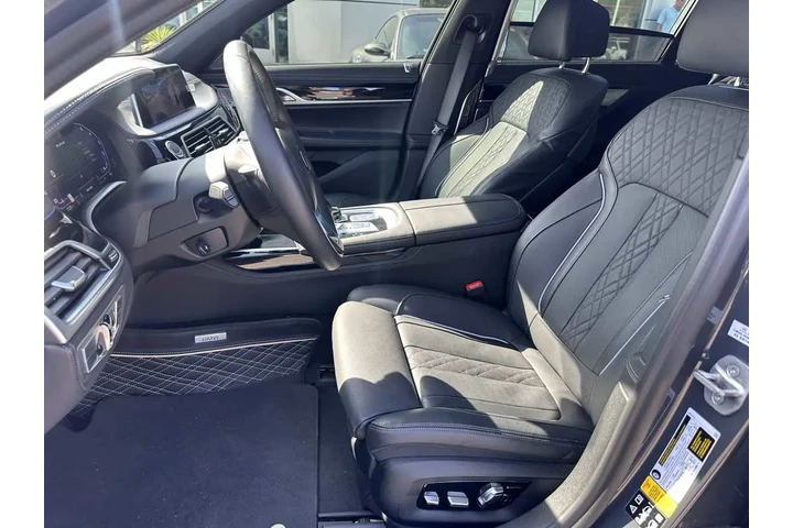 $106100 : 2022 7 Series ALPINA B7 xDrive image 10