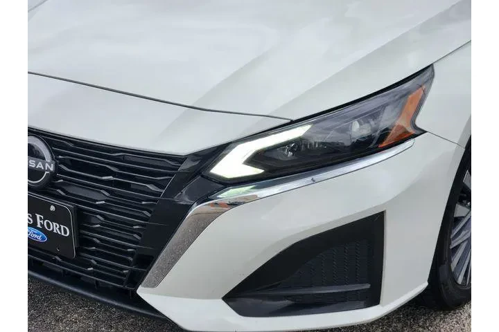 $19995 : Nissan Altima 2023 2.5 SV 4d image 7