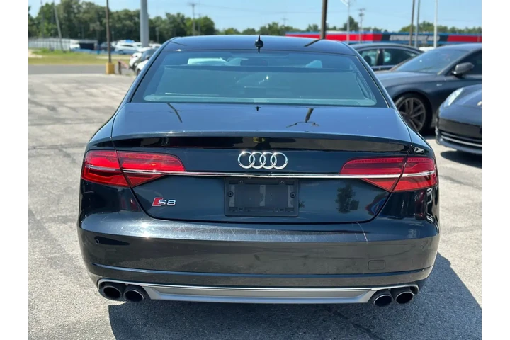 2015 AUDI S8 SEDAN 4D image 10
