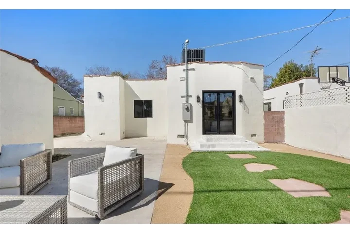$630000 : 3Beds/2Baths Available in LA image 8